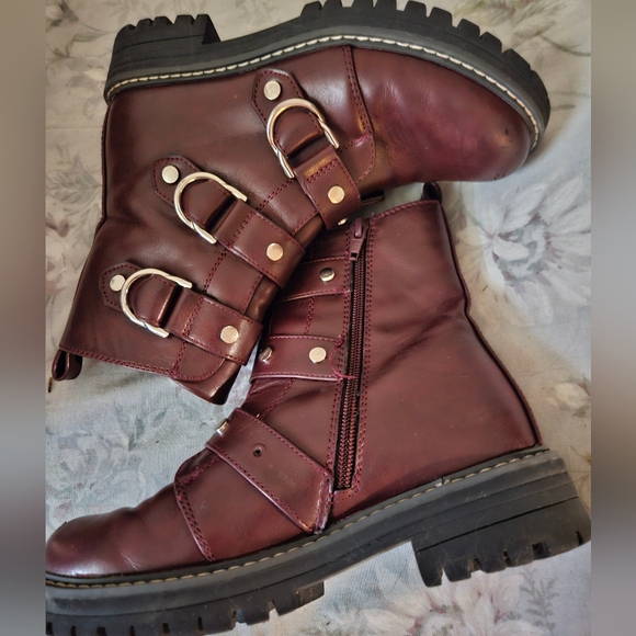 Wine colored boots - Picture 9 of 9